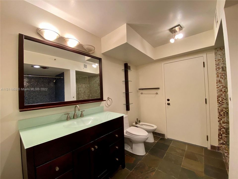 最近售出: $998,000 (2 贝兹, 2 浴室, 1435 平方英尺)