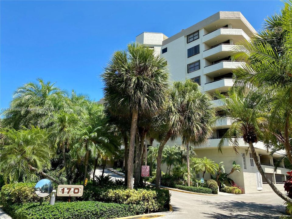 Recently Sold: $998,000 (2 beds, 2 baths, 1435 Square Feet)