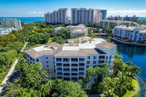 Recently Sold: $1,990,000 (3 beds, 3 baths, 1830 Square Feet)