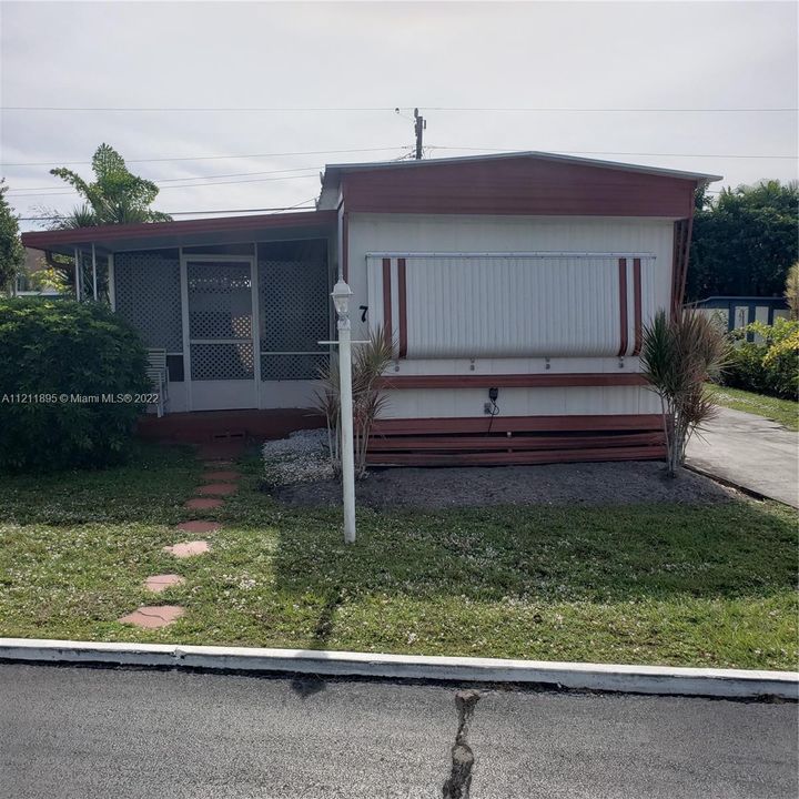 Recently Sold: $118,000 (2 beds, 1 baths, 840 Square Feet)