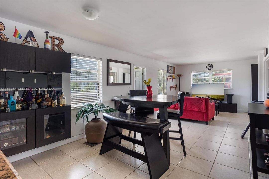 Recently Sold: $315,000 (1 beds, 1 baths, 775 Square Feet)