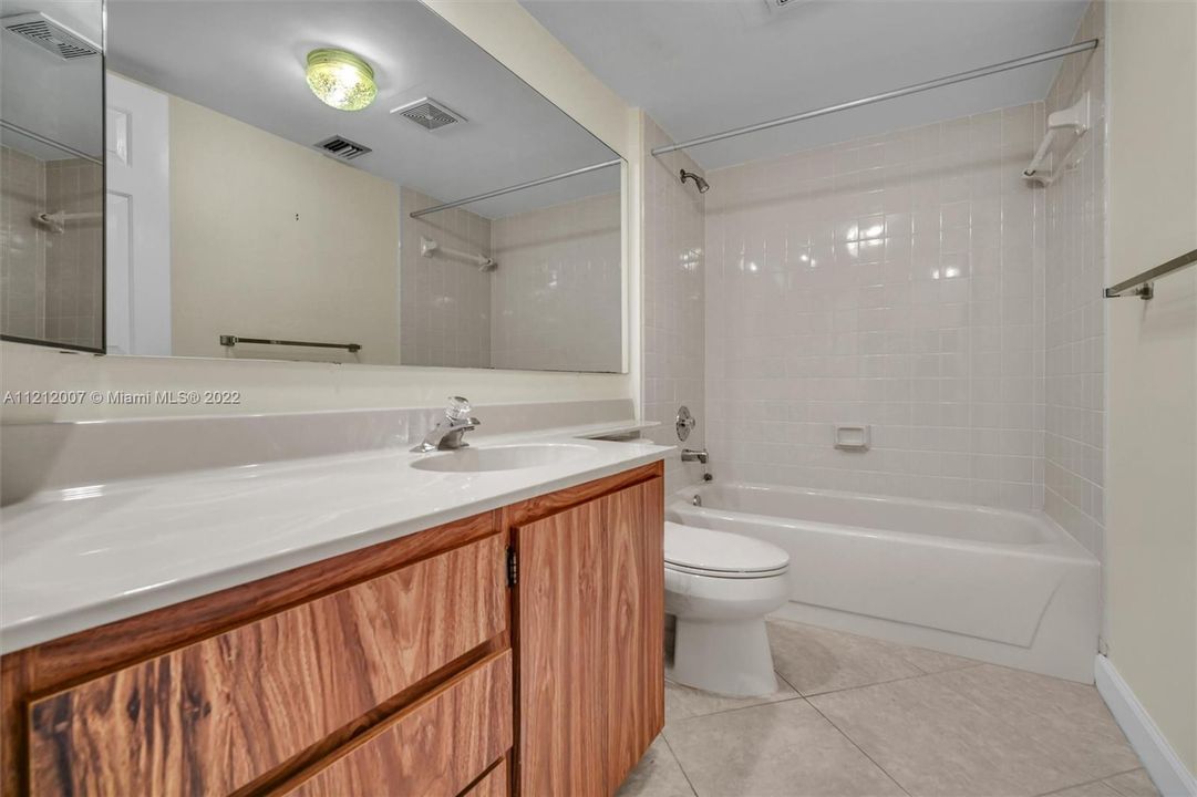最近售出: $288,000 (2 贝兹, 2 浴室, 1385 平方英尺)