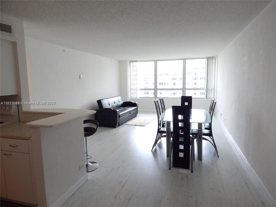 Recently Rented: $2,800 (1 beds, 1 baths, 788 Square Feet)
