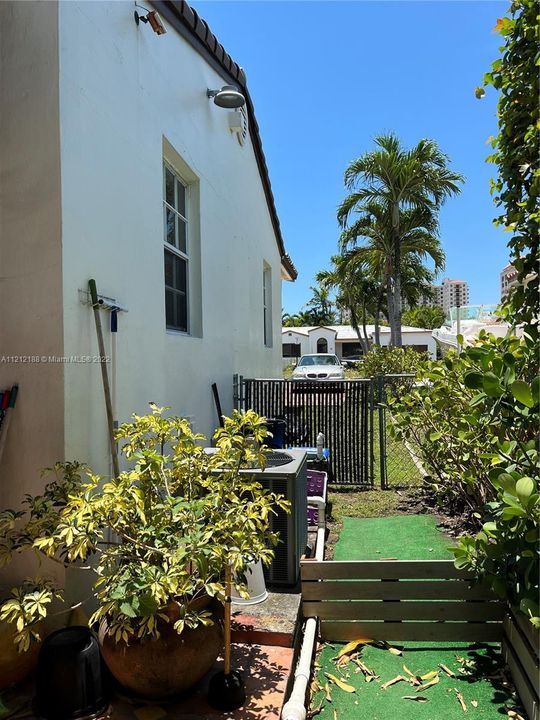 Recently Sold: $649,000 (3 beds, 1 baths, 918 Square Feet)