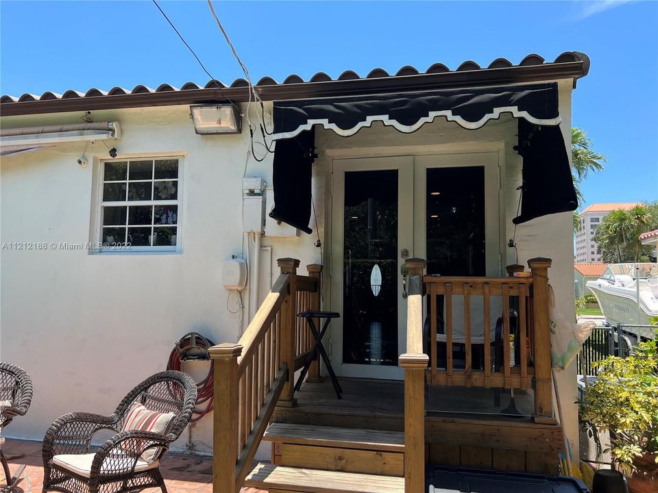 Recently Sold: $649,000 (3 beds, 1 baths, 918 Square Feet)