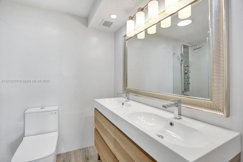 Недавно арендовано: $5,500 (3 спален, 2 ванн, 1950 Квадратных фут)