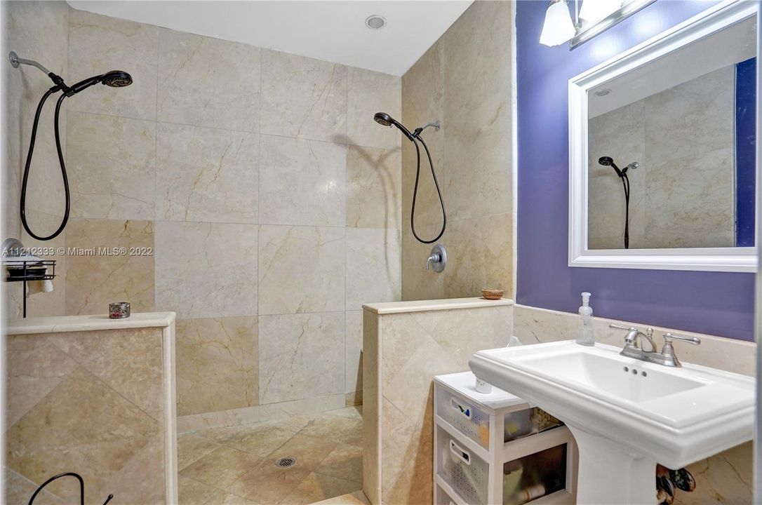 最近售出: $769,000 (3 贝兹, 2 浴室, 1648 平方英尺)