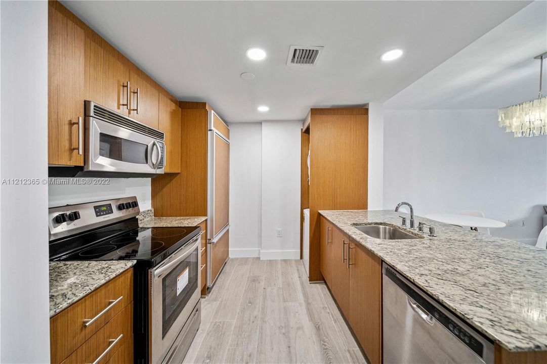 Recently Rented: $4,000 (1 beds, 1 baths, 896 Square Feet)