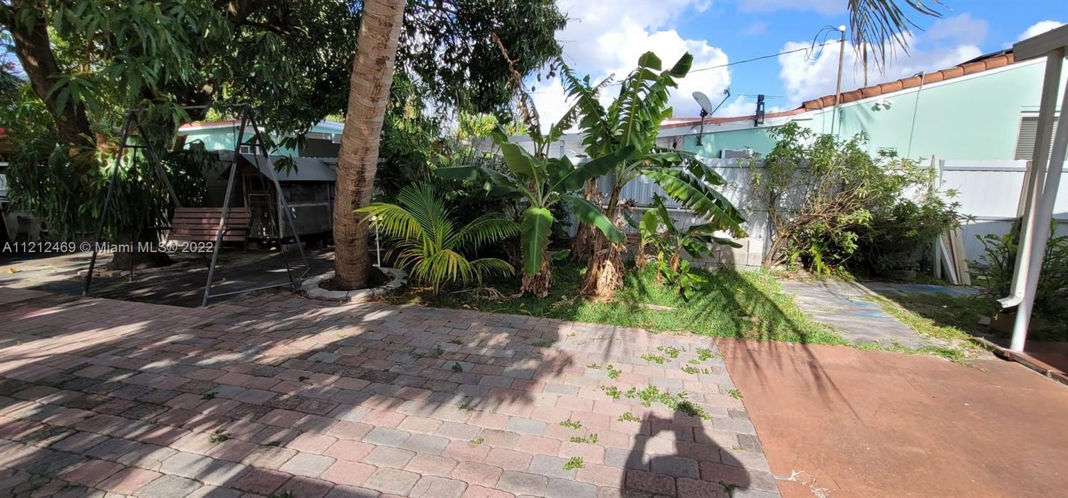 Recently Sold: $450,000 (3 beds, 1 baths, 1028 Square Feet)