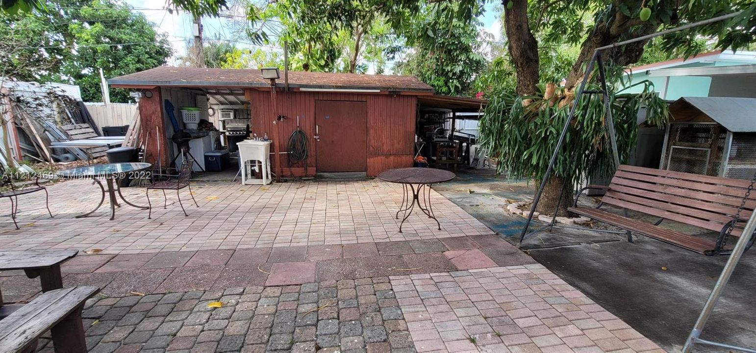 Recently Sold: $450,000 (3 beds, 1 baths, 1028 Square Feet)