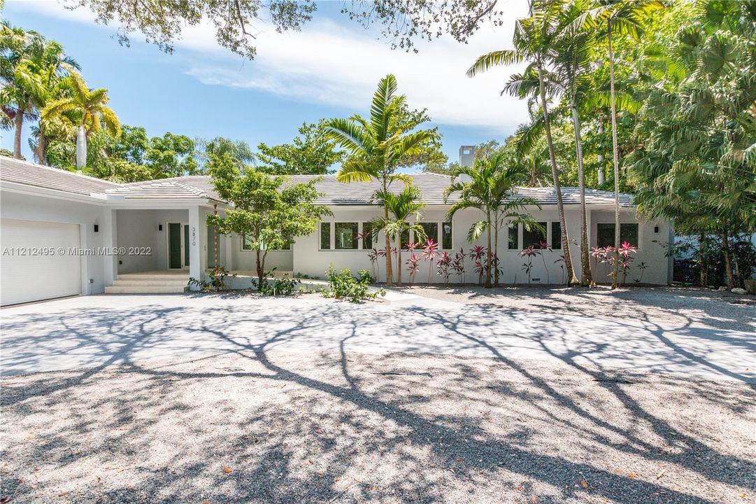 Recently Sold: $4,500,000 (5 beds, 4 baths, 4428 Square Feet)