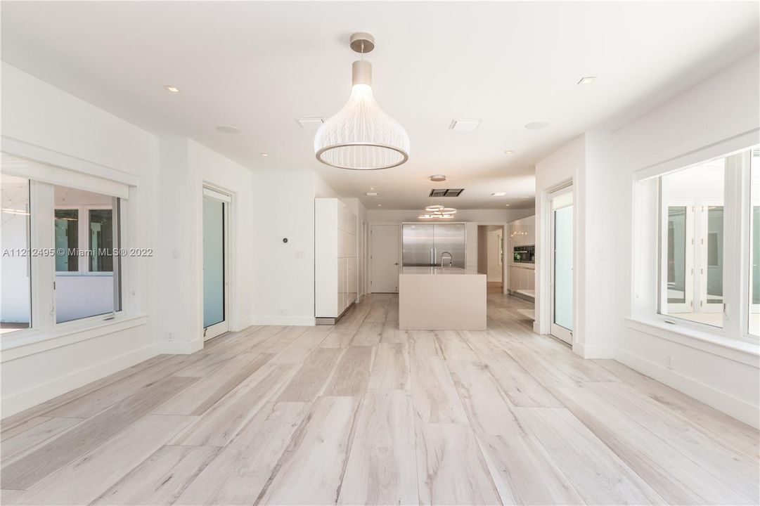Recently Sold: $4,500,000 (5 beds, 4 baths, 4428 Square Feet)