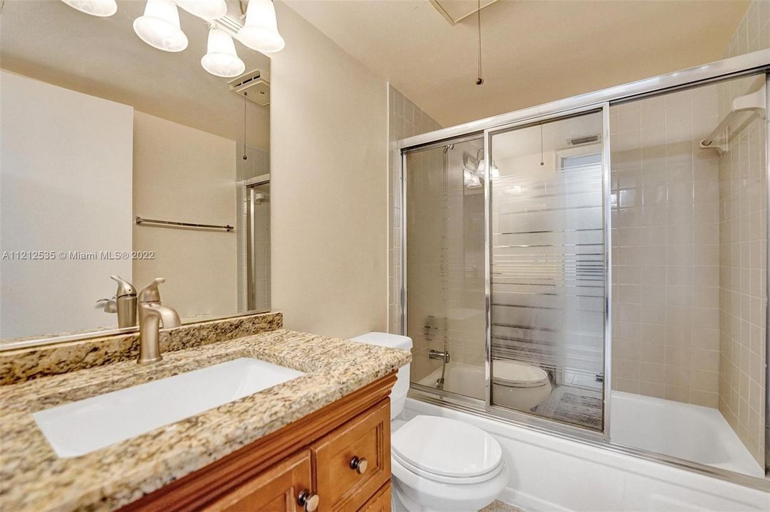 Недавно продано: $189,000 (2 спален, 2 ванн, 1100 Квадратных фут)