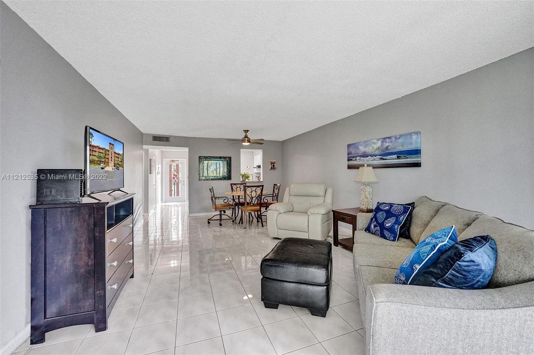 Недавно продано: $189,000 (2 спален, 2 ванн, 1100 Квадратных фут)