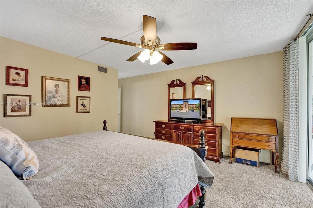 Недавно продано: $189,000 (2 спален, 2 ванн, 1100 Квадратных фут)