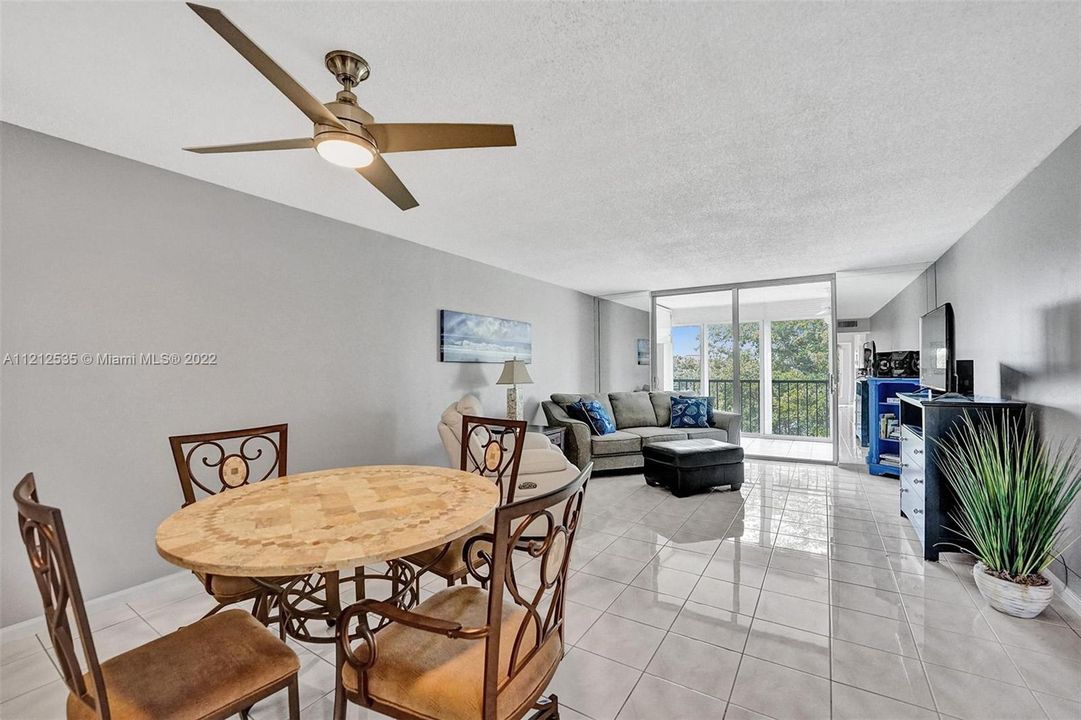 Недавно продано: $189,000 (2 спален, 2 ванн, 1100 Квадратных фут)