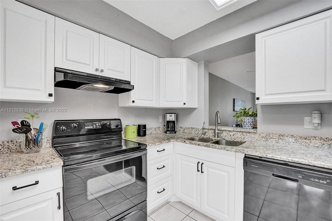 Недавно продано: $189,000 (2 спален, 2 ванн, 1100 Квадратных фут)