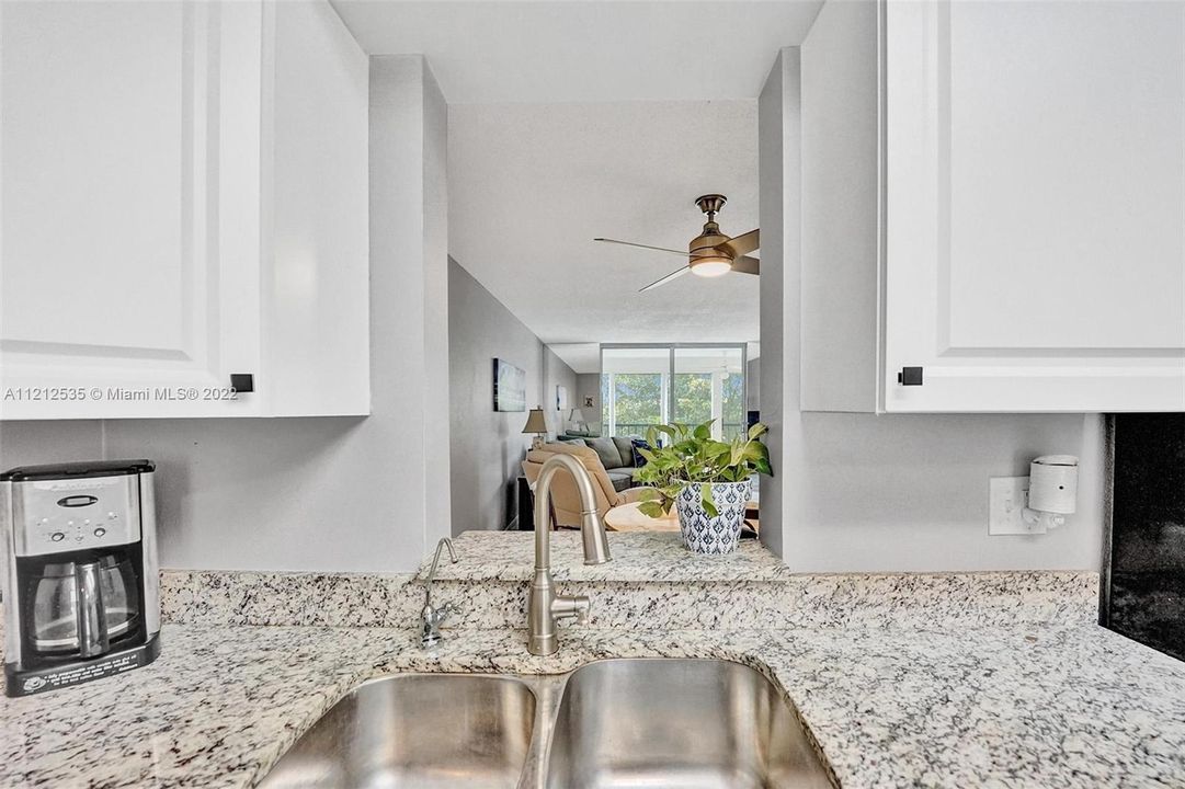 Недавно продано: $189,000 (2 спален, 2 ванн, 1100 Квадратных фут)