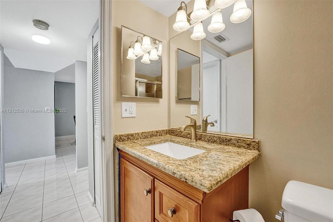 Недавно продано: $189,000 (2 спален, 2 ванн, 1100 Квадратных фут)