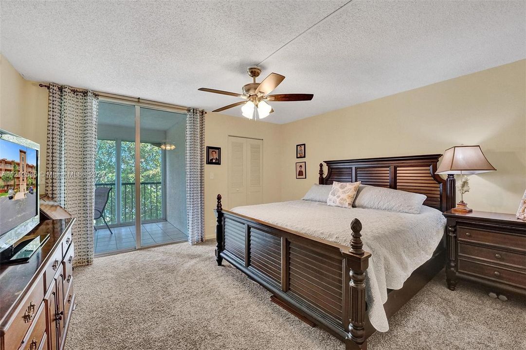 Недавно продано: $189,000 (2 спален, 2 ванн, 1100 Квадратных фут)