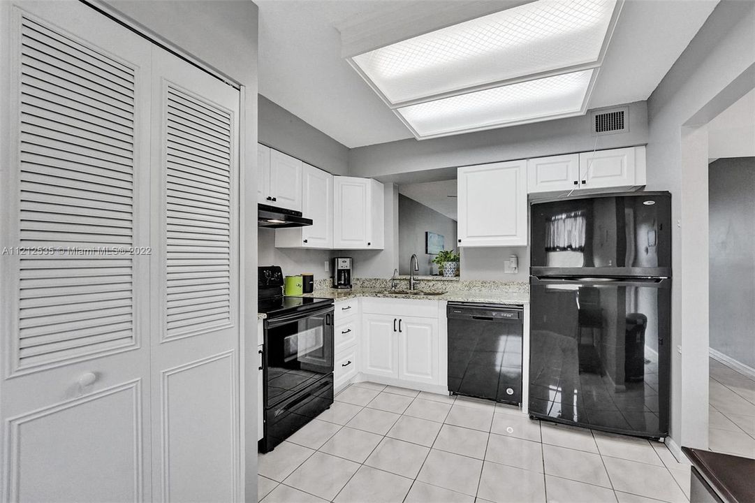 Недавно продано: $189,000 (2 спален, 2 ванн, 1100 Квадратных фут)