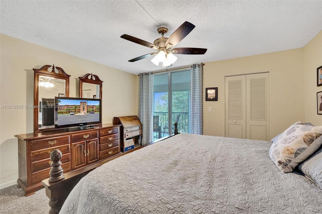 Недавно продано: $189,000 (2 спален, 2 ванн, 1100 Квадратных фут)