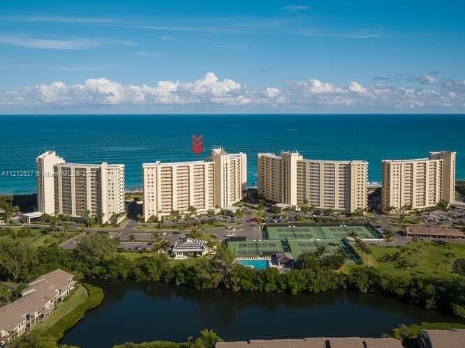 Recently Sold: $899,000 (2 beds, 2 baths, 1270 Square Feet)