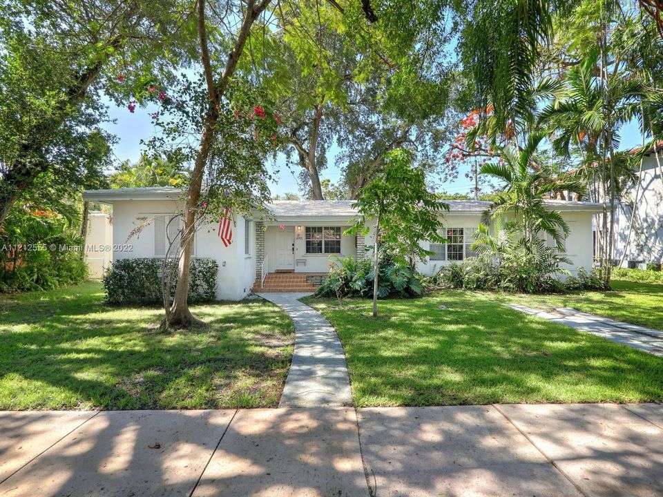 Recently Sold: $1,000,000 (3 beds, 2 baths, 1816 Square Feet)