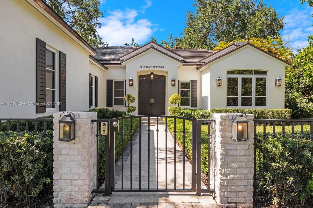 Recently Sold: $3,469,000 (4 beds, 4 baths, 2669 Square Feet)