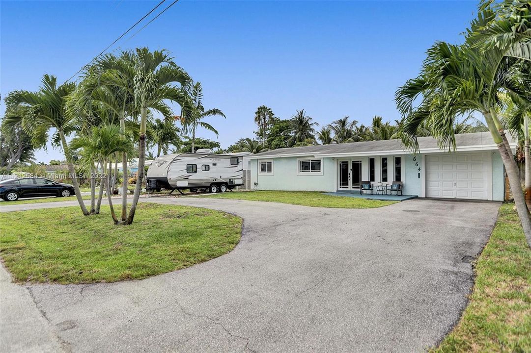 Recently Sold: $799,900 (3 beds, 2 baths, 1414 Square Feet)