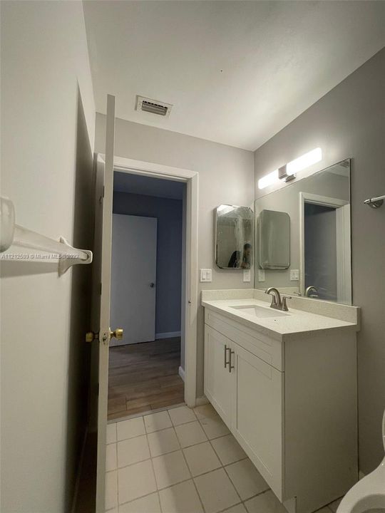 最近租的: $2,550 (3 贝兹, 2 浴室, 1422 平方英尺)
