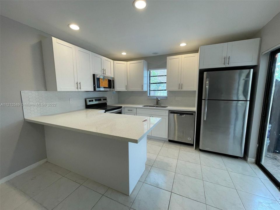 Recently Rented: $2,550 (3 beds, 2 baths, 1422 Square Feet)