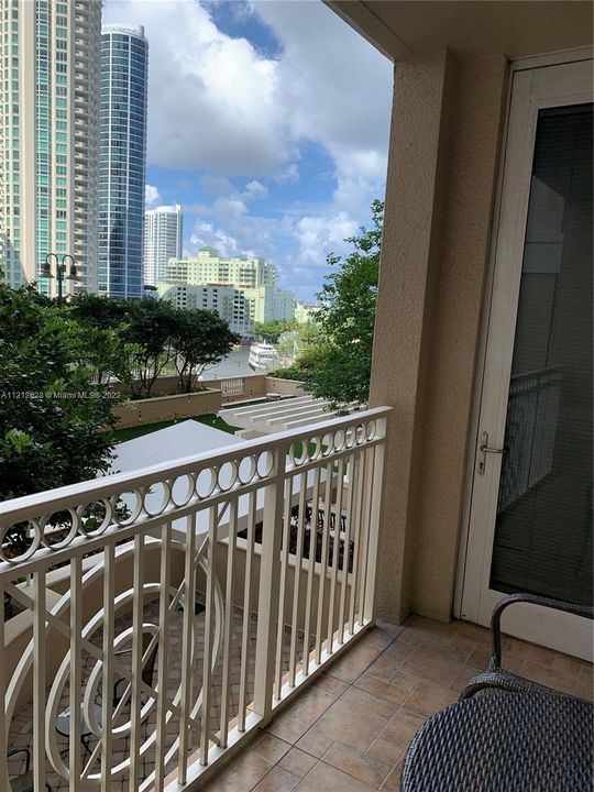 Recently Sold: $540,000 (2 beds, 2 baths, 1246 Square Feet)