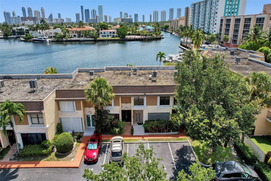 Recently Sold: $799,000 (3 beds, 2 baths, 1710 Square Feet)