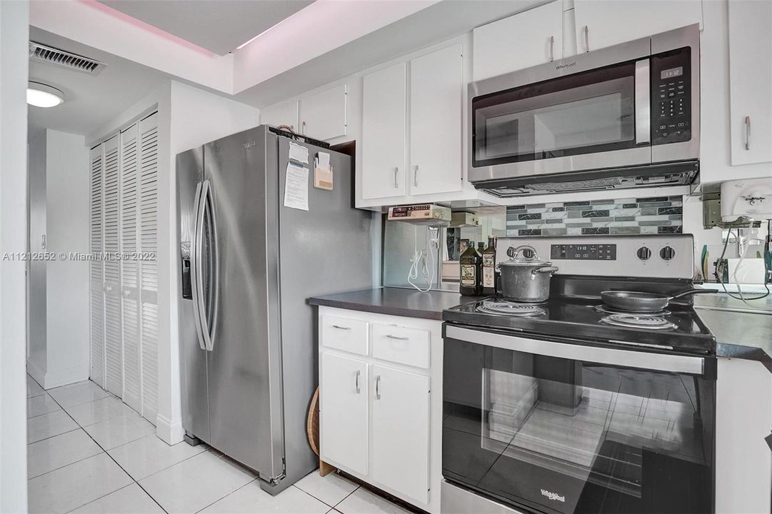 Recently Sold: $799,000 (3 beds, 2 baths, 1710 Square Feet)