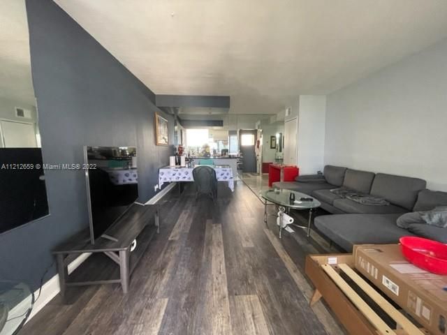 Recently Sold: $279,500 (1 beds, 1 baths, 805 Square Feet)
