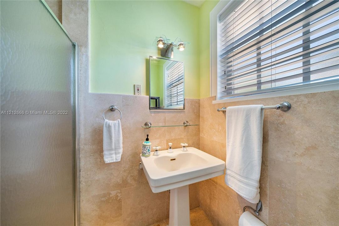 Недавно арендовано: $11,500 (5 спален, 3 ванн, 3163 Квадратных фут)