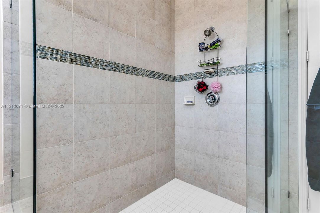 最近租的: $4,990 (4 贝兹, 2 浴室, 2084 平方英尺)