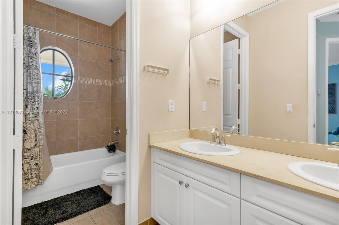 Недавно арендовано: $4,990 (4 спален, 2 ванн, 2084 Квадратных фут)