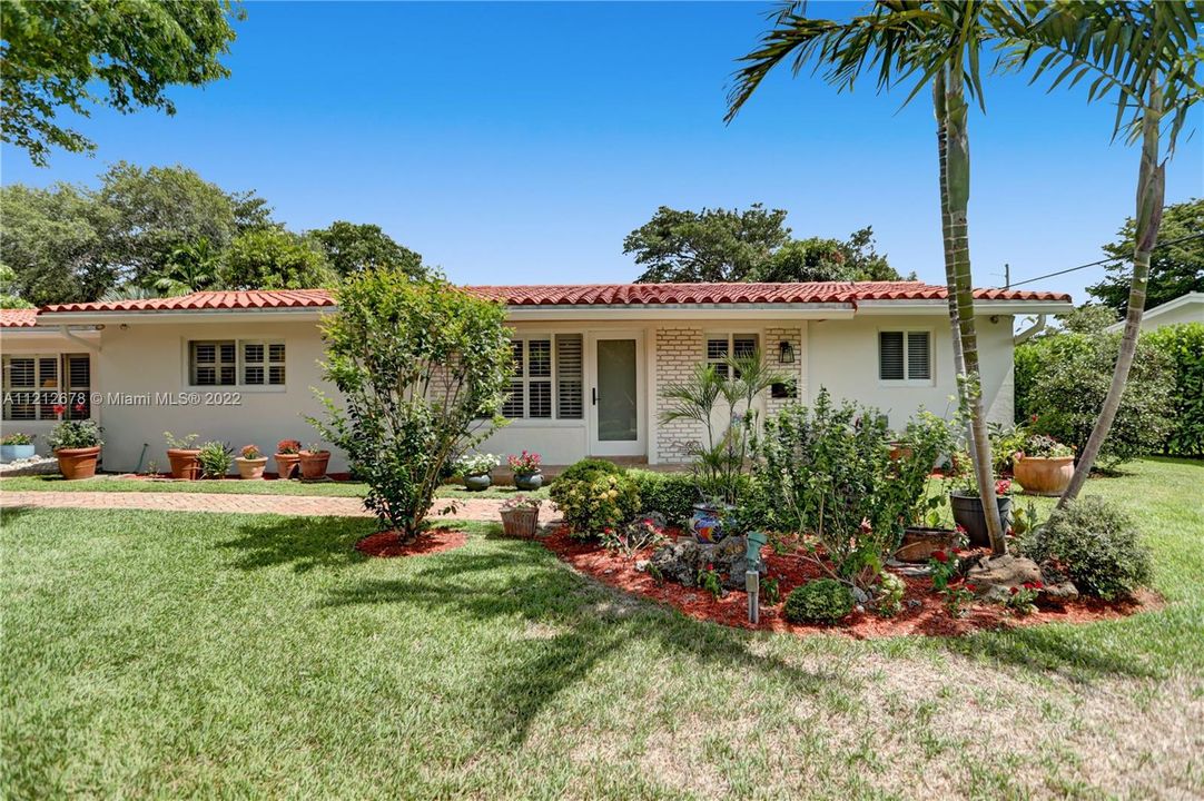 Recently Sold: $1,175,000 (4 beds, 2 baths, 2648 Square Feet)
