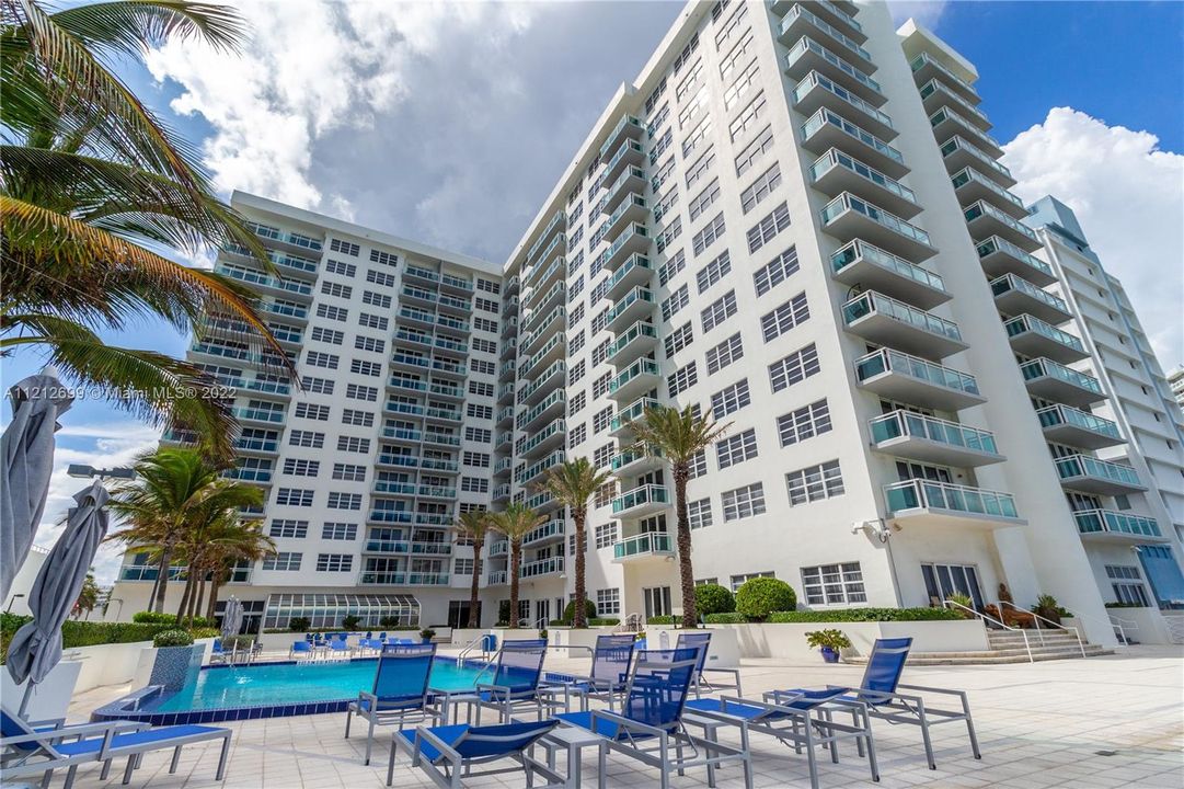 Recently Sold: $540,000 (1 beds, 1 baths, 819 Square Feet)