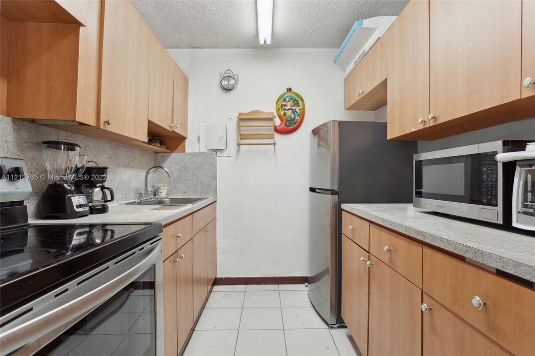 Recently Sold: $230,000 (2 beds, 1 baths, 801 Square Feet)