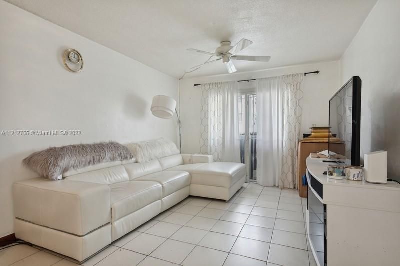 Recently Sold: $230,000 (2 beds, 1 baths, 801 Square Feet)
