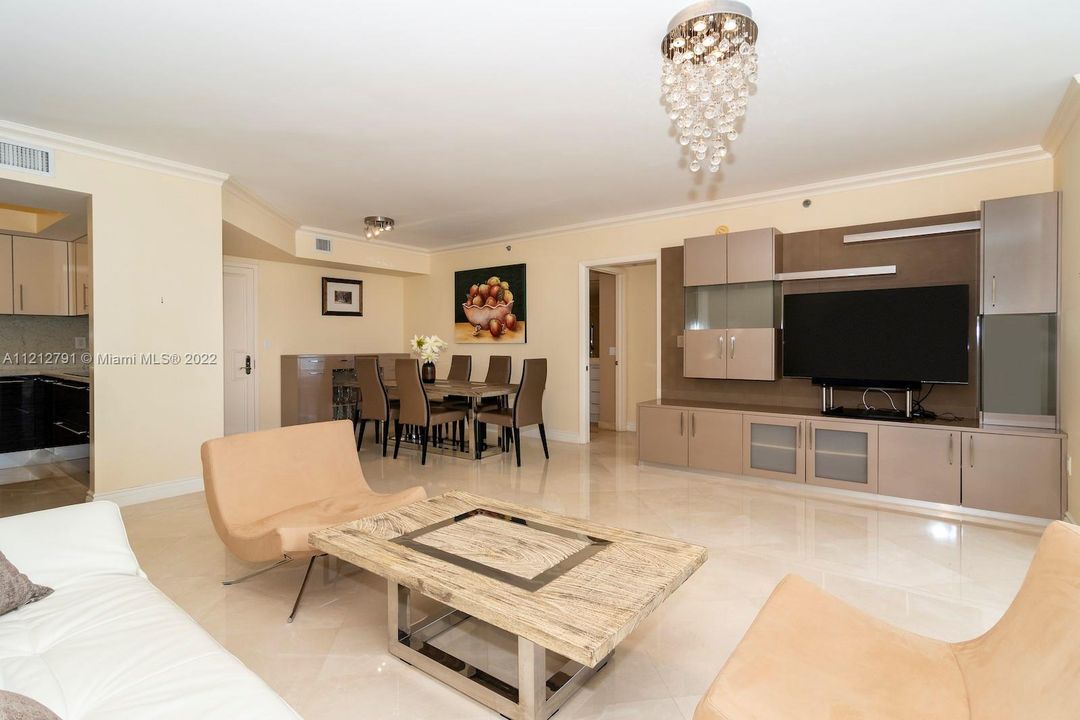 Recently Sold: $1,295,000 (2 beds, 2 baths, 1591 Square Feet)