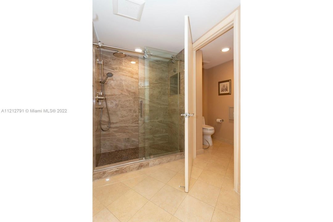 最近售出: $1,295,000 (2 贝兹, 2 浴室, 1591 平方英尺)
