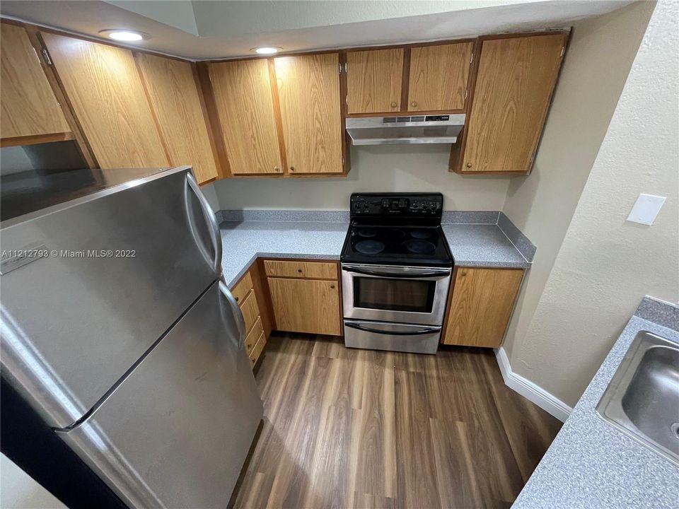 Recently Rented: $2,000 (2 beds, 2 baths, 1036 Square Feet)