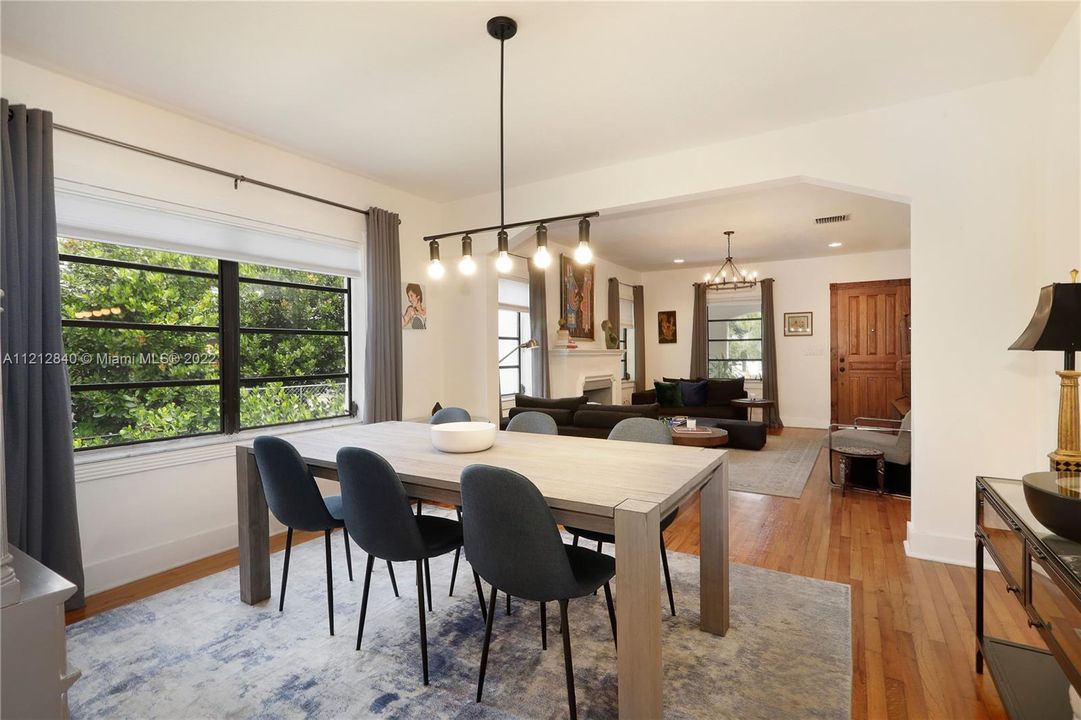 Recently Sold: $1,000,000 (2 beds, 2 baths, 1603 Square Feet)