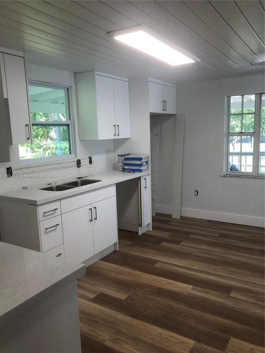 Recientemente alquilado: $3,250 (2 camas, 1 baños, 990 Pies cuadrados)