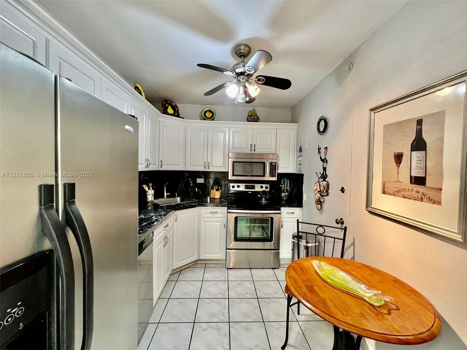 Recently Sold: $544,500 (1 beds, 1 baths, 930 Square Feet)