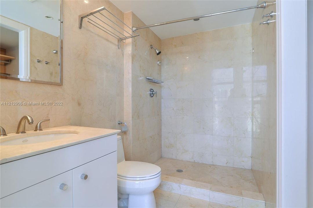 最近租的: $9,400 (3 贝兹, 4 浴室, 2440 平方英尺)